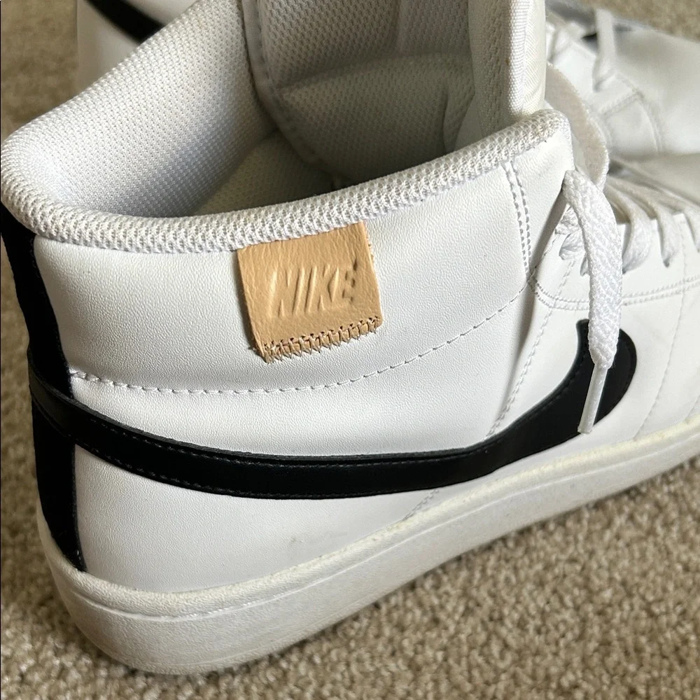 Nike Men's White and Black Sneakers